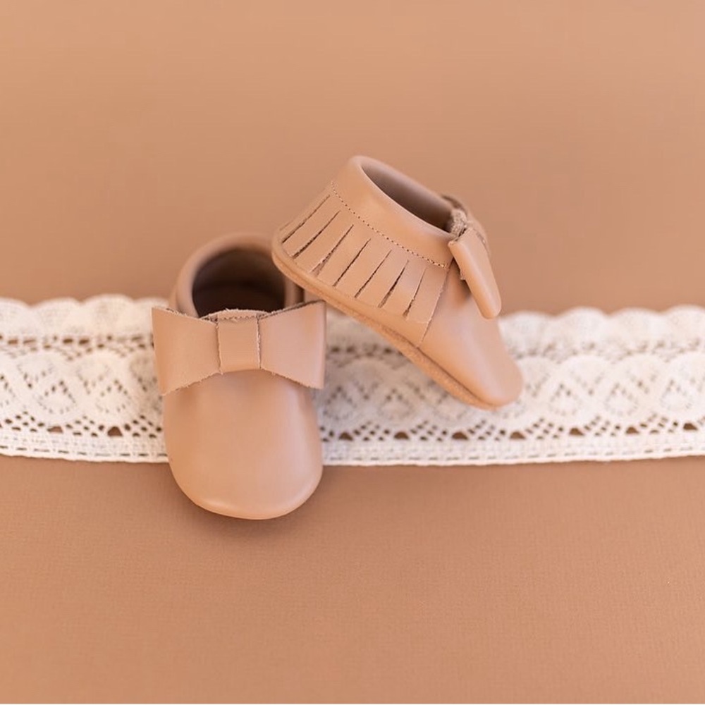 Bow Moccasins - Cookie Dough